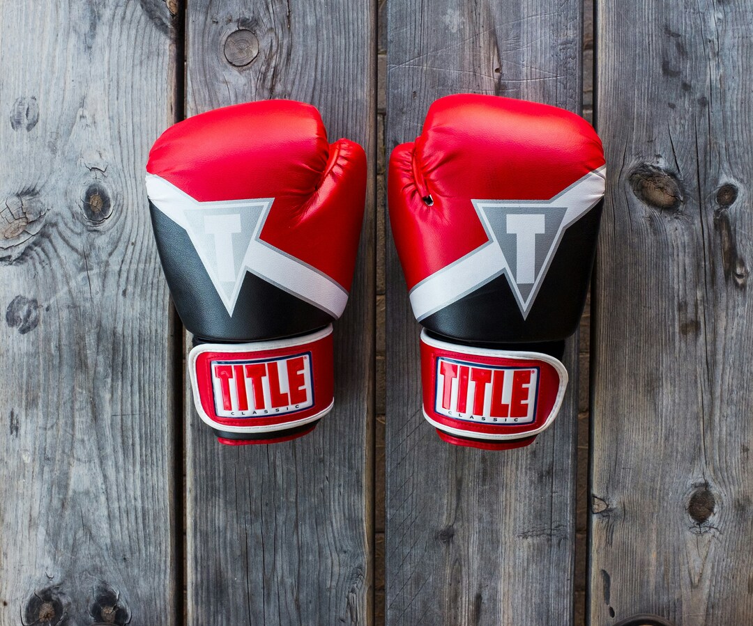 Los guantes de Mike Tyson con los que probablemente te metería un par de hostias por pensar así.