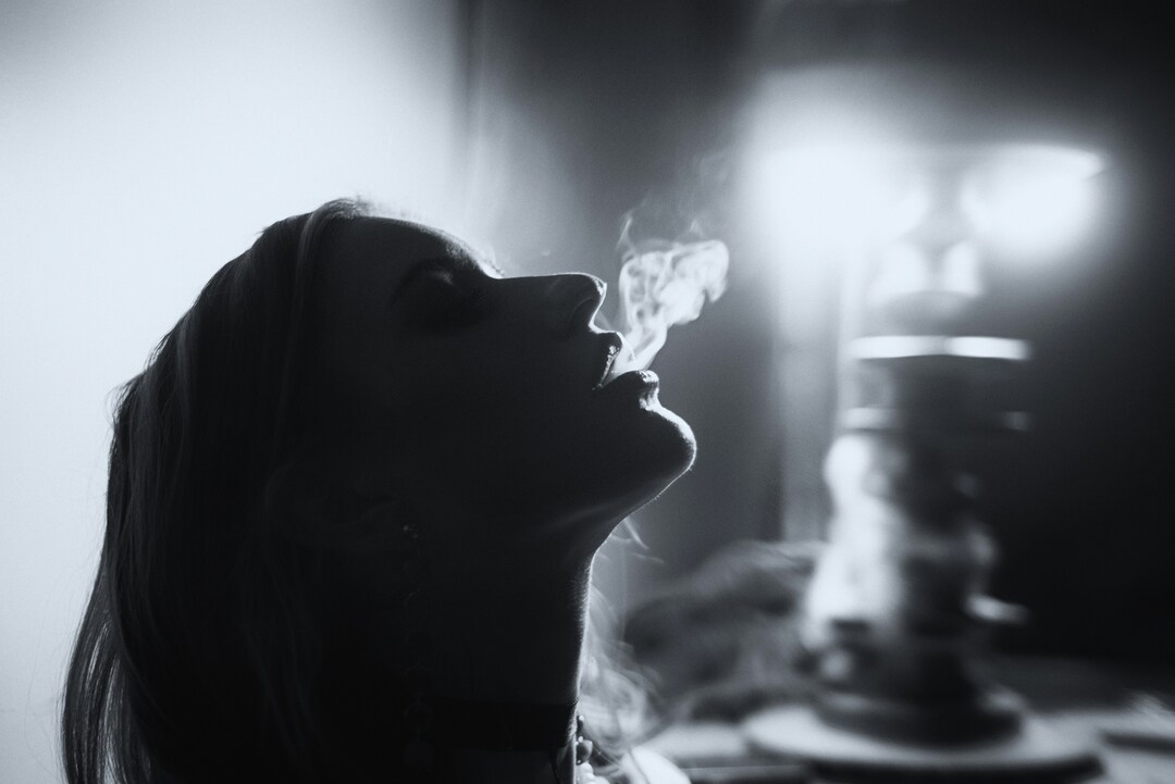 Las mujeres exhalan sus mentiras así